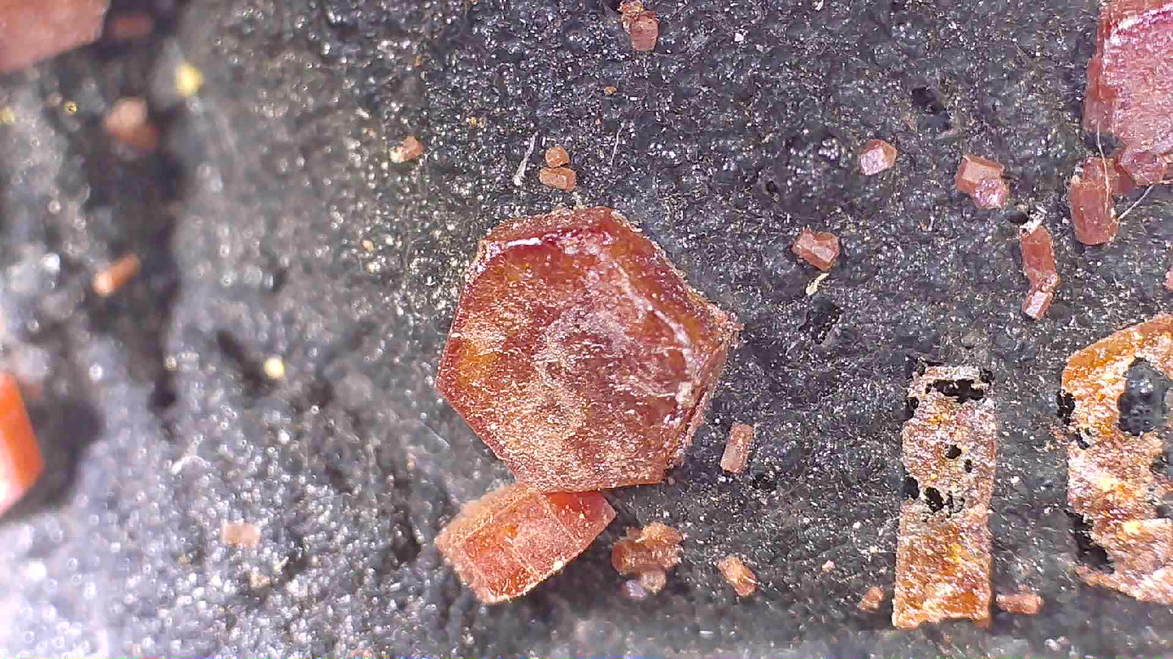 VANADINIT auf BARYT, MIBLADEN MAROKKO (Miniatur)