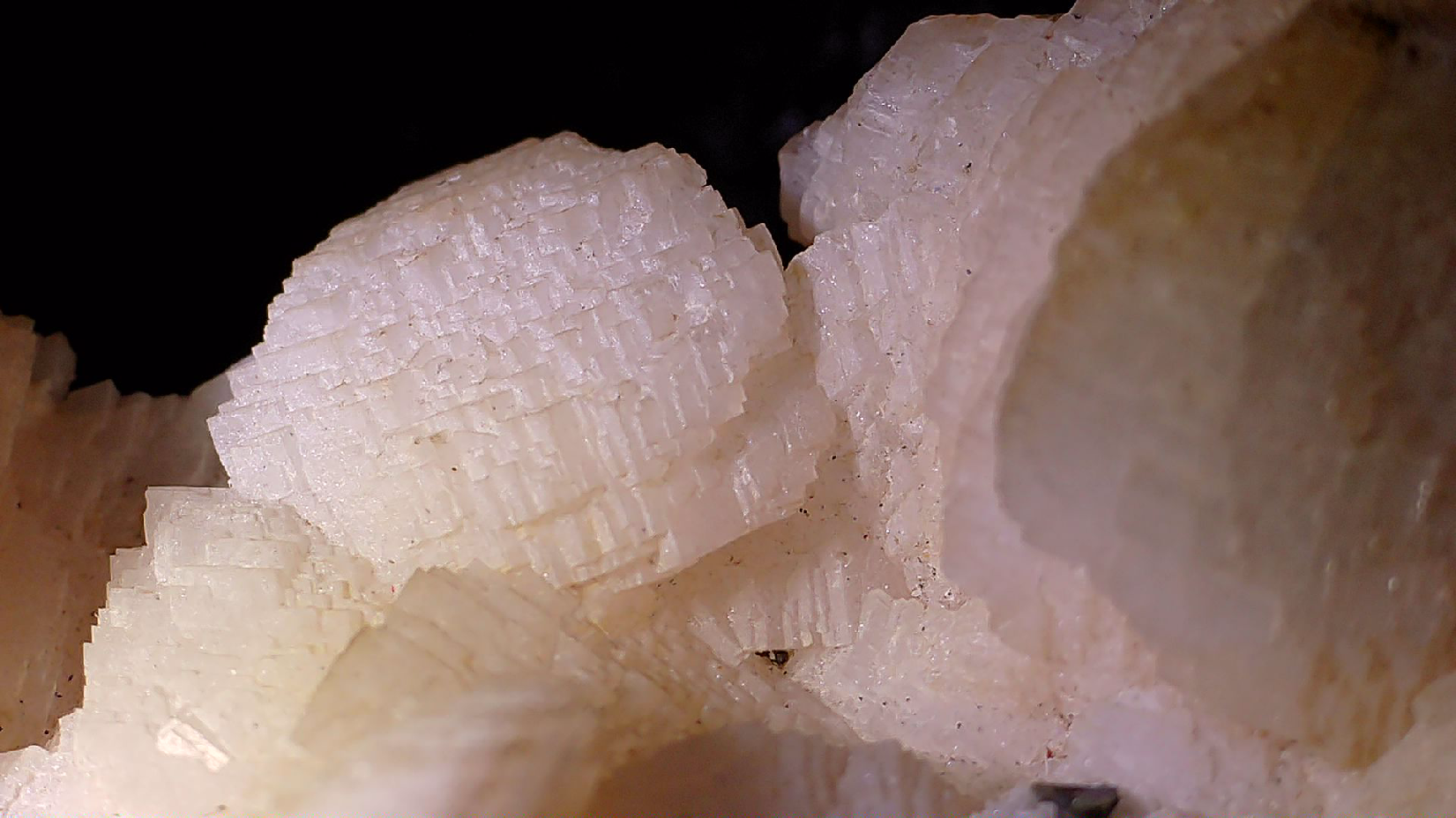Aragonite, Quartz, Pyrite , Odha quarry Nashik District Nashik Division Maharasha INDIA (Cabinet)