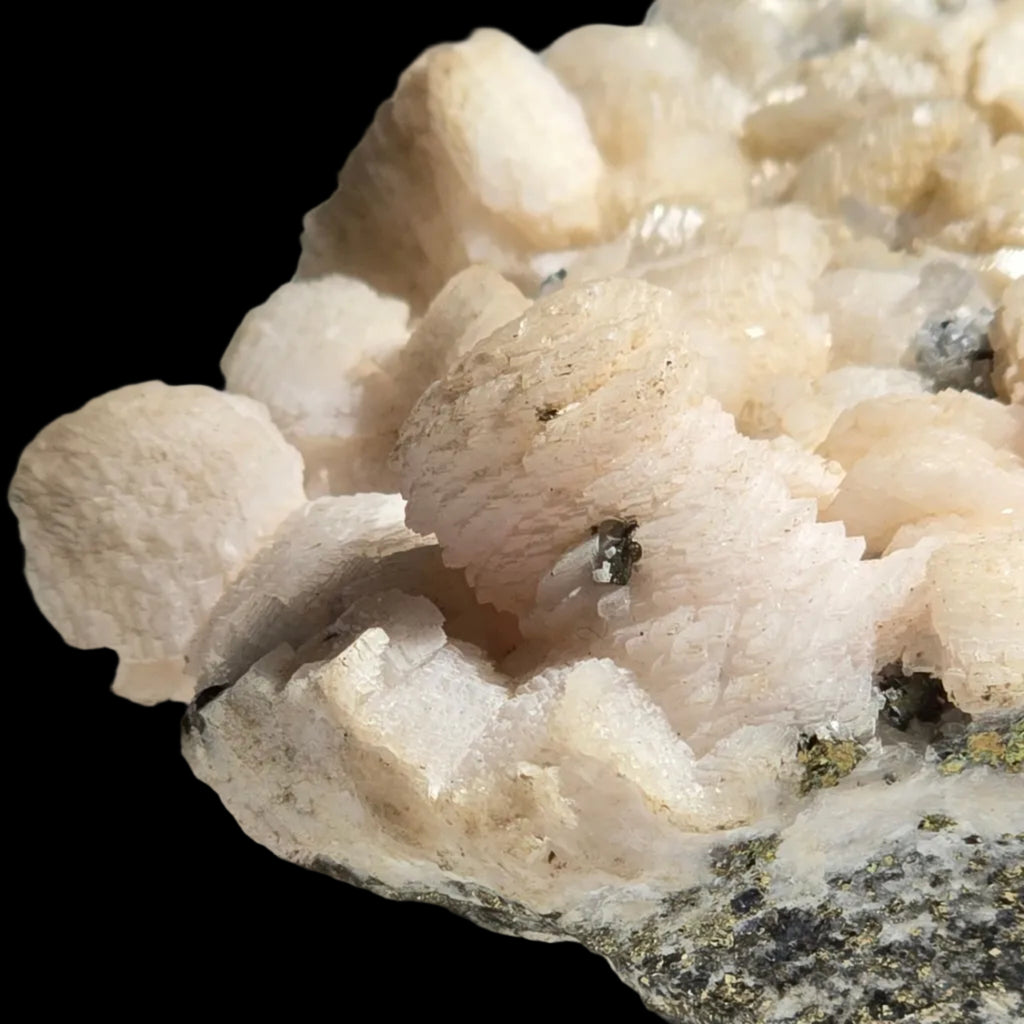 Aragonite, Quartz, Pyrite , Odha quarry Nashik District Nashik Division Maharasha INDIA (Cabinet)