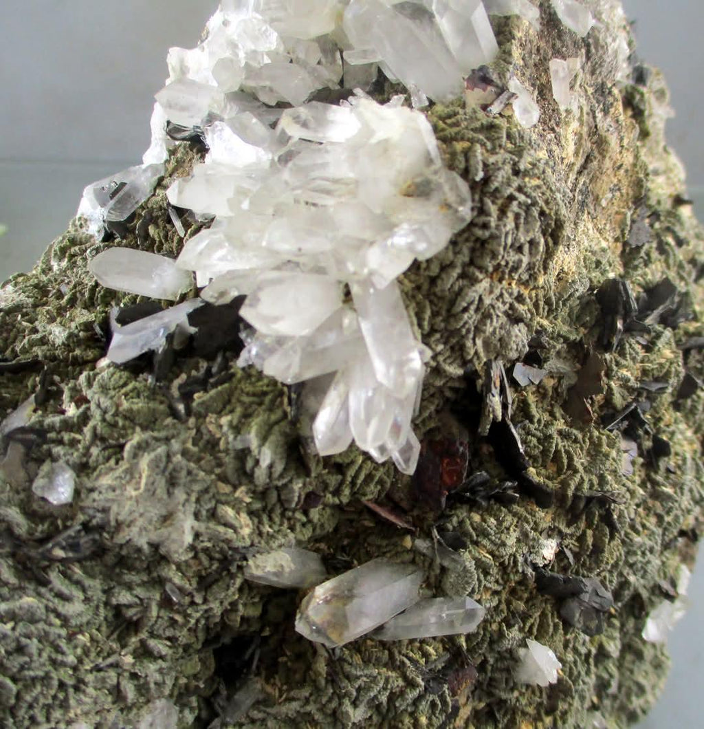 Quartz crystals on green matrix, clear terminated points, mineral specimen for collectors