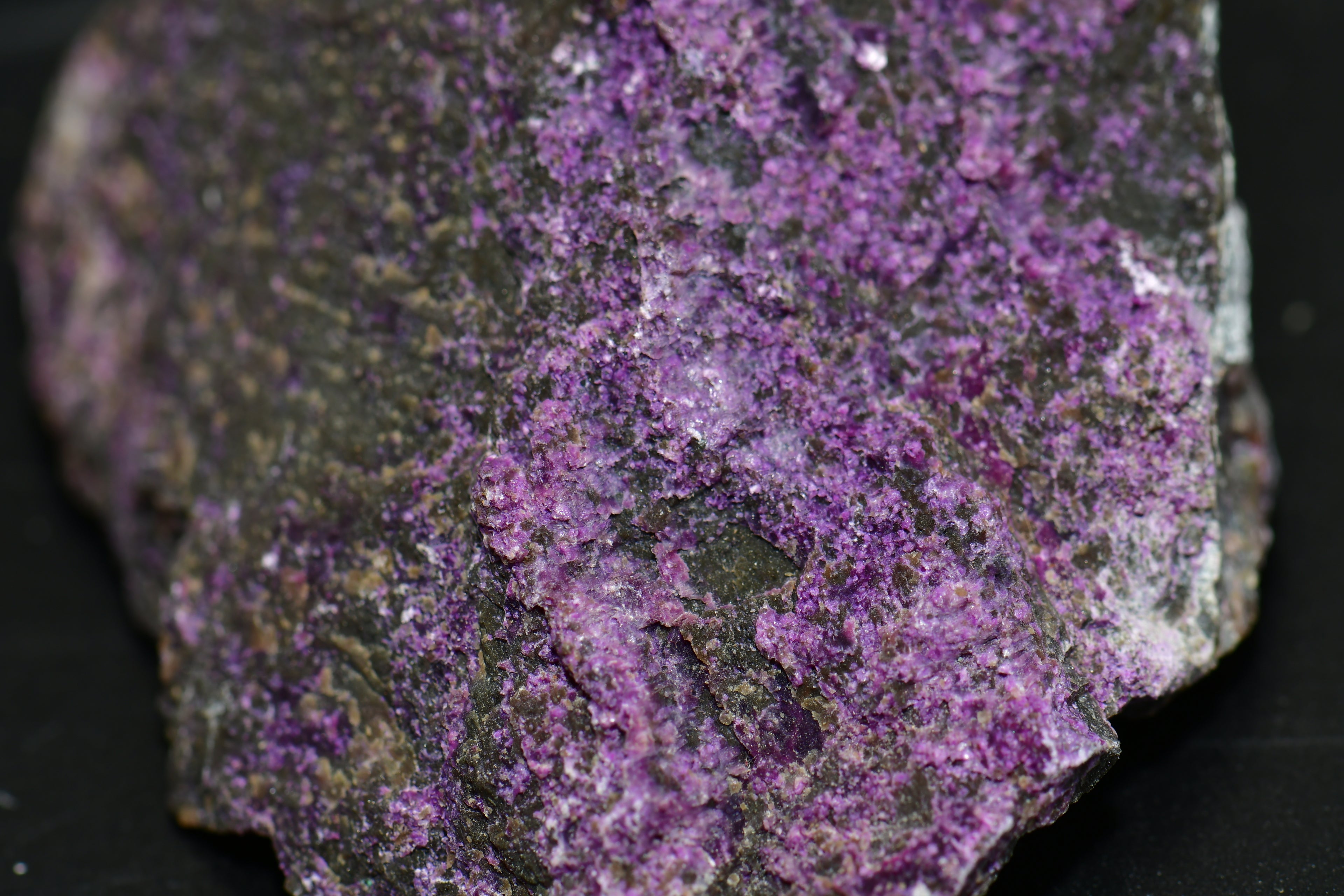 SUGILITE (small cabinet)