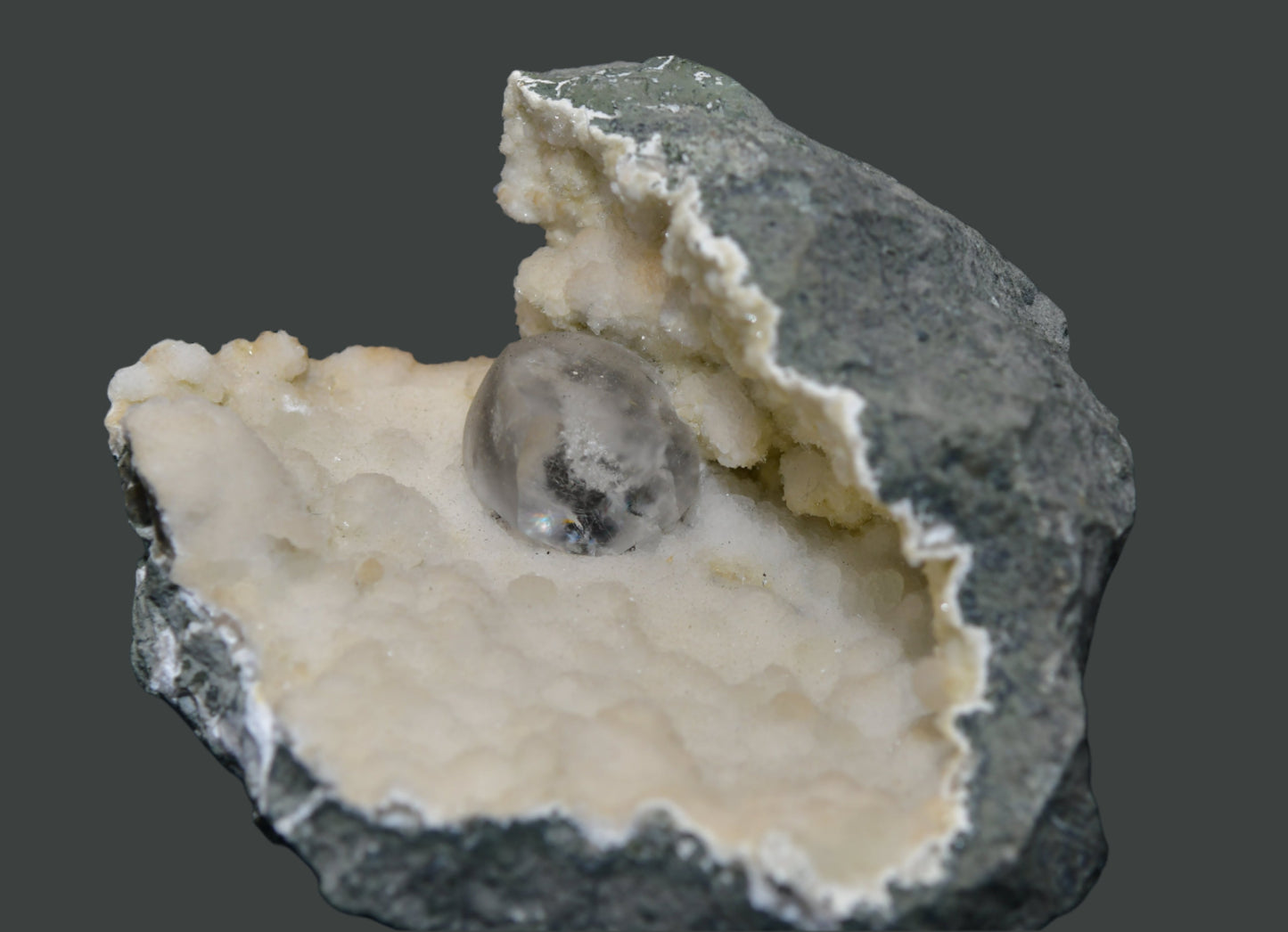 APOPHILLITE on ARAGONITE