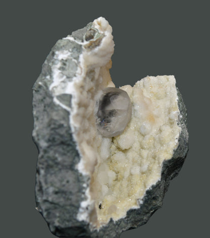 APOPHILLITE on ARAGONITE