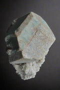 AMAZONITE SUR ALBITE, COMTÉ DE PARK, COLORADO, ÉTATS-UNIS (petite armoire)