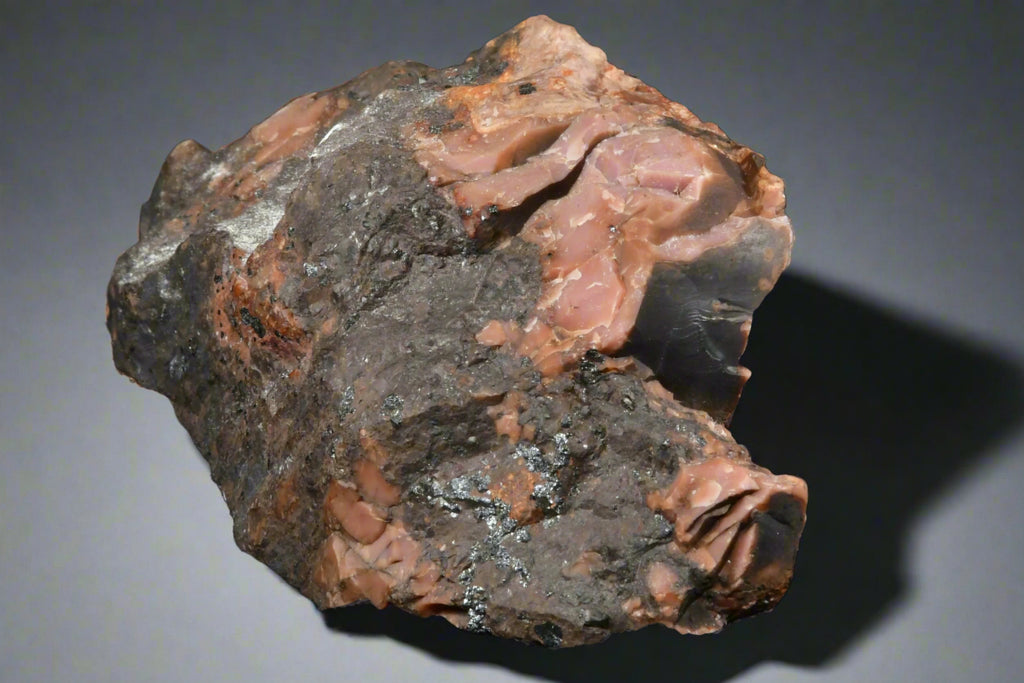 SUSSEXITE sur FRANKLINITE, COMTÉ DE SUSSEX DISTRICT MINIER DE FRANKLIN ROYAUME-UNI (cabinet)