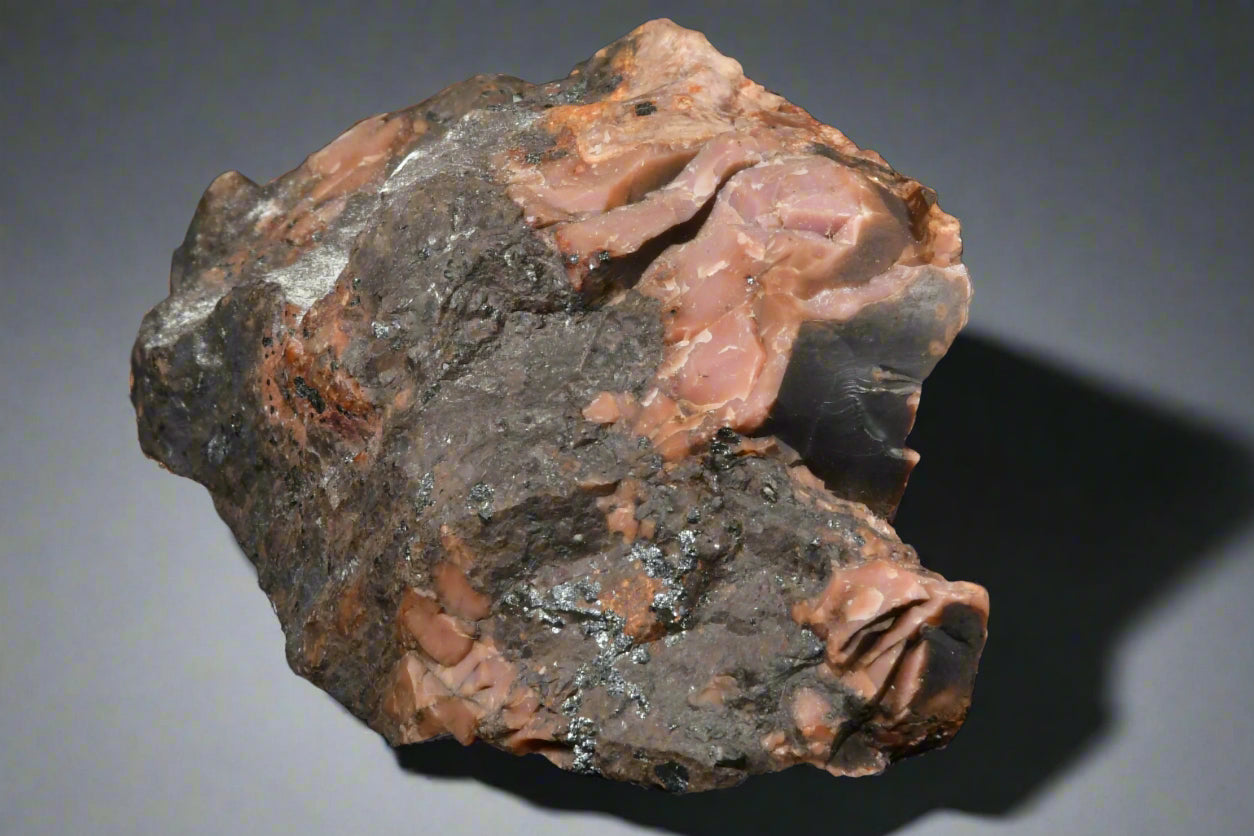 SUSSEXITE sur FRANKLINITE, COMTÉ DE SUSSEX DISTRICT MINIER DE FRANKLIN ROYAUME-UNI (cabinet)