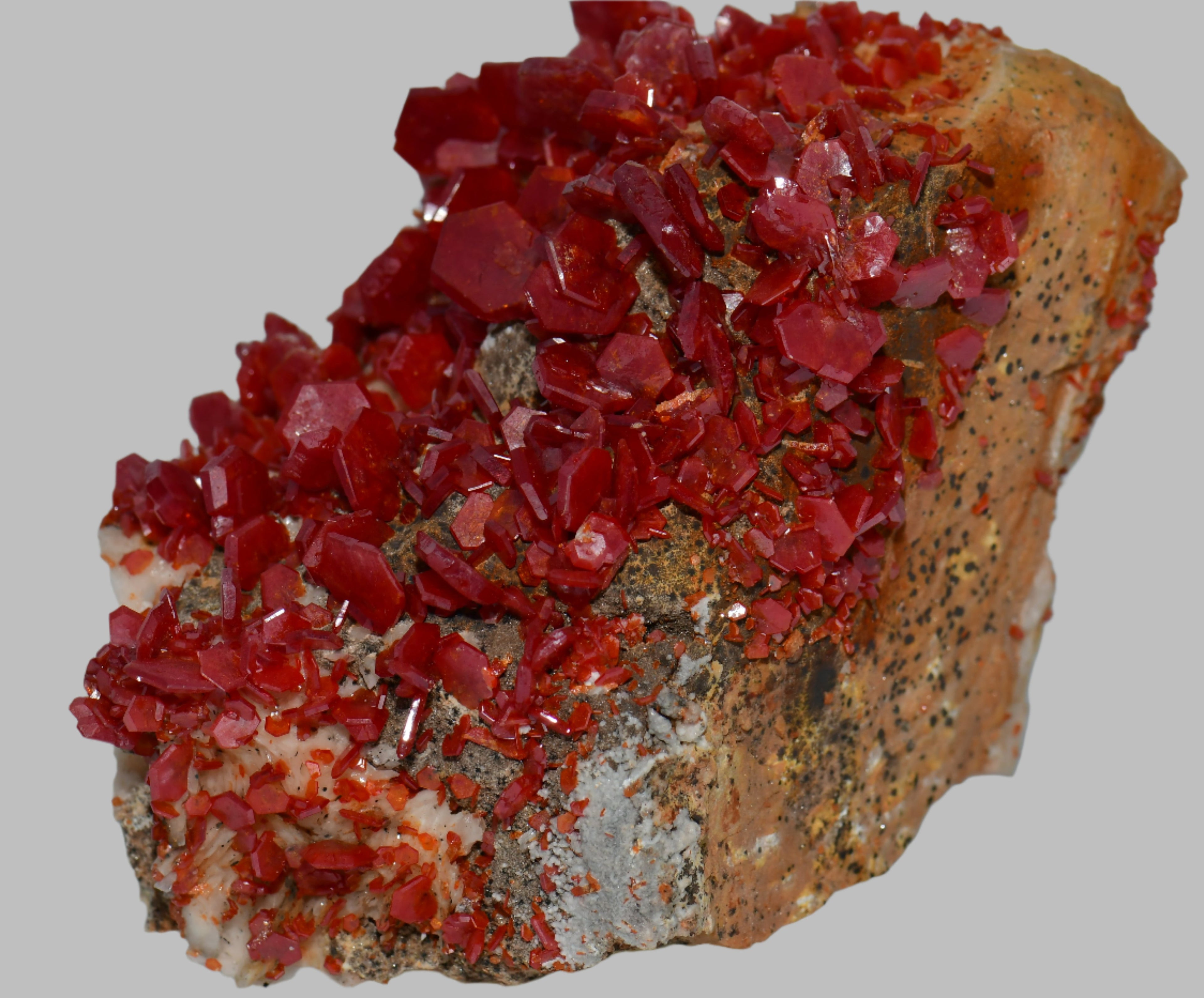 VANADINITE SUR BARYTE, Mibladen MAROC (cabinet)