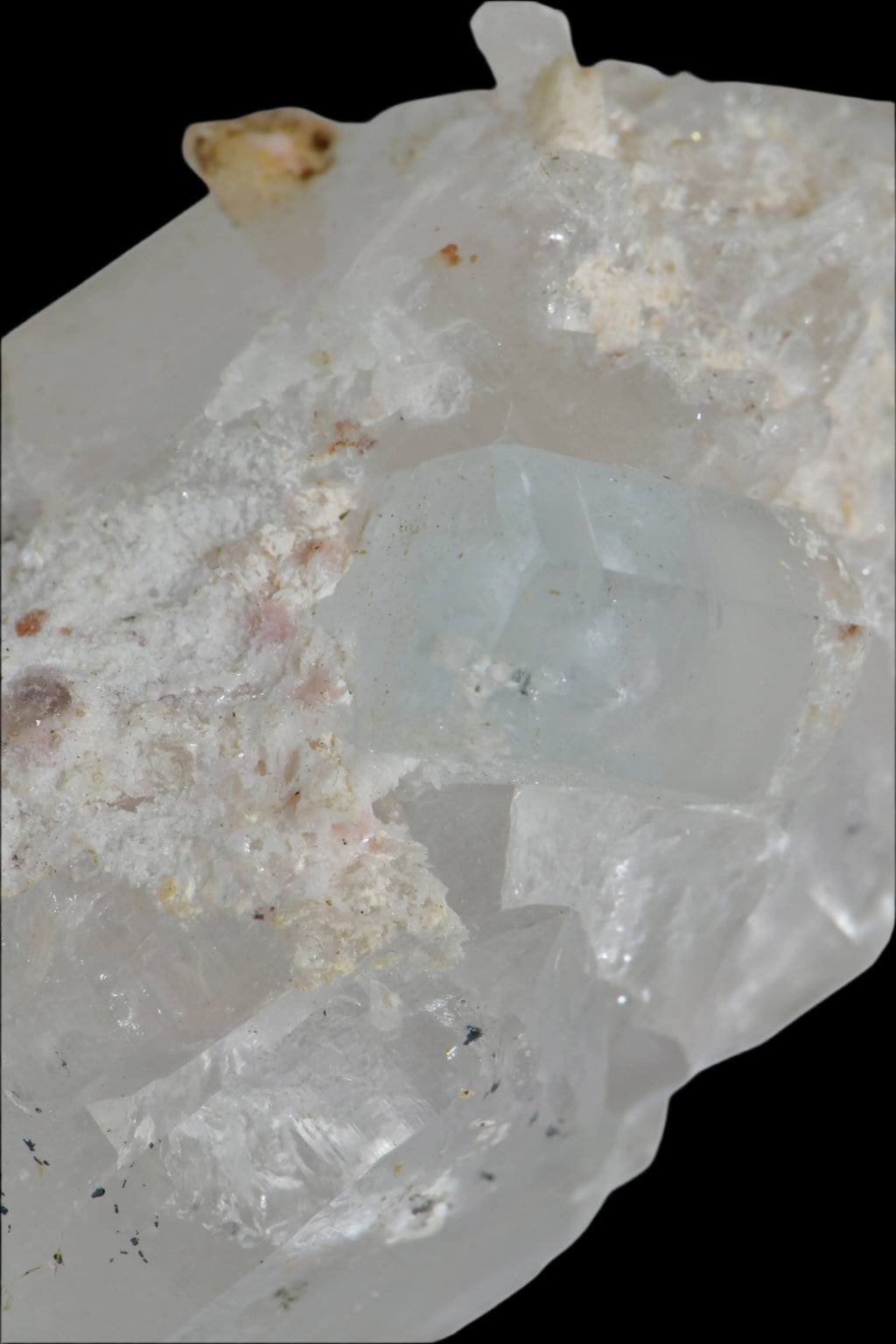 AQUAMARINE (BERYL) ON QUARTZ