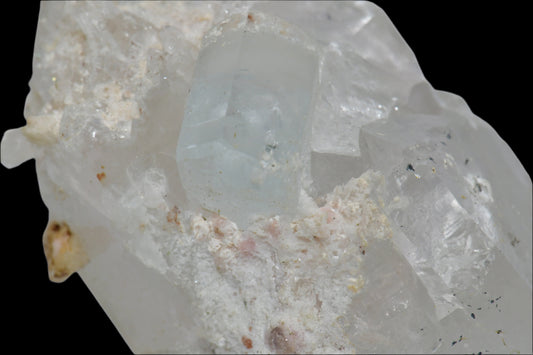 AQUAMARINE (BERYL) ON QUARTZ