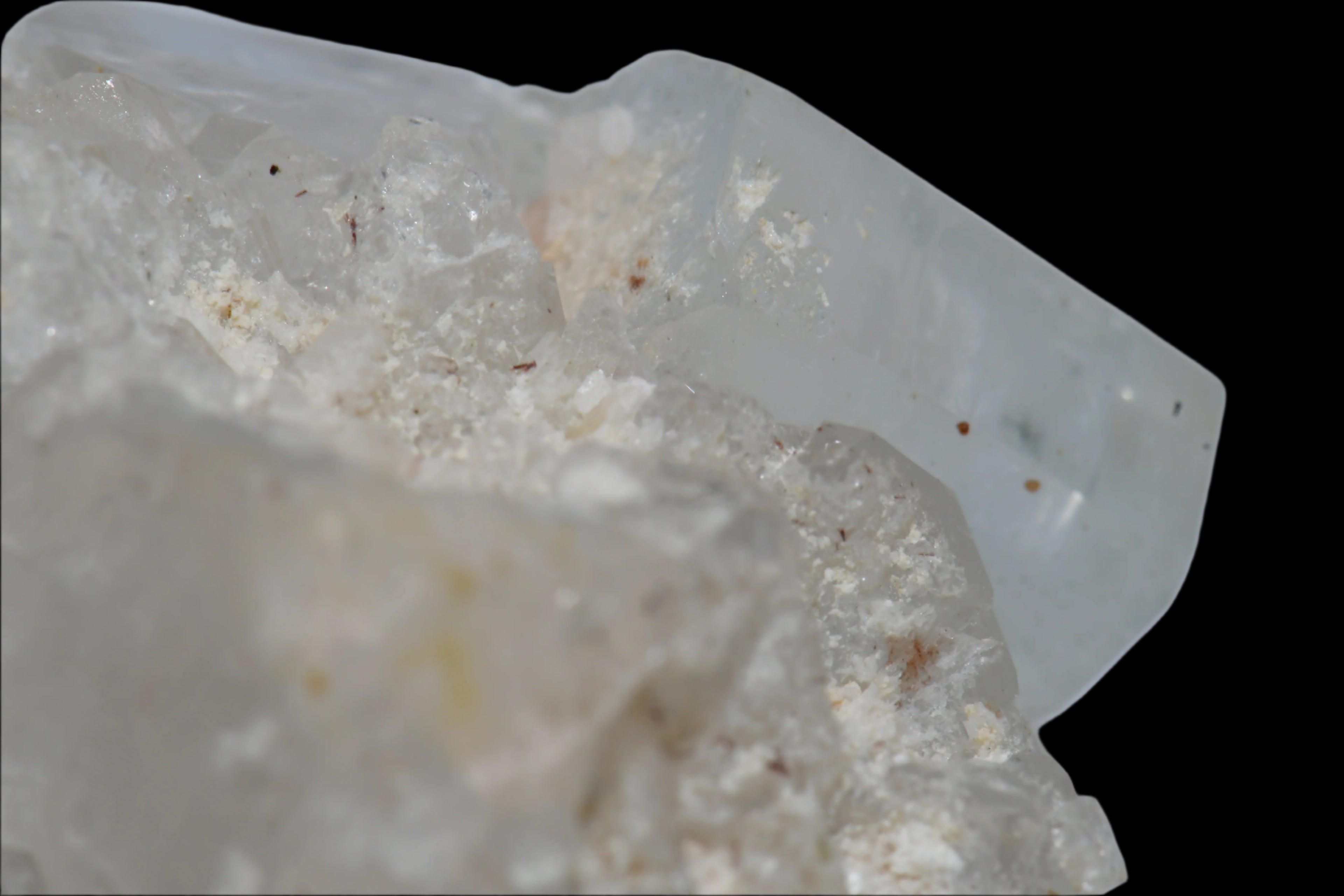 AQUAMARINE (BERYL) ON QUARTZ