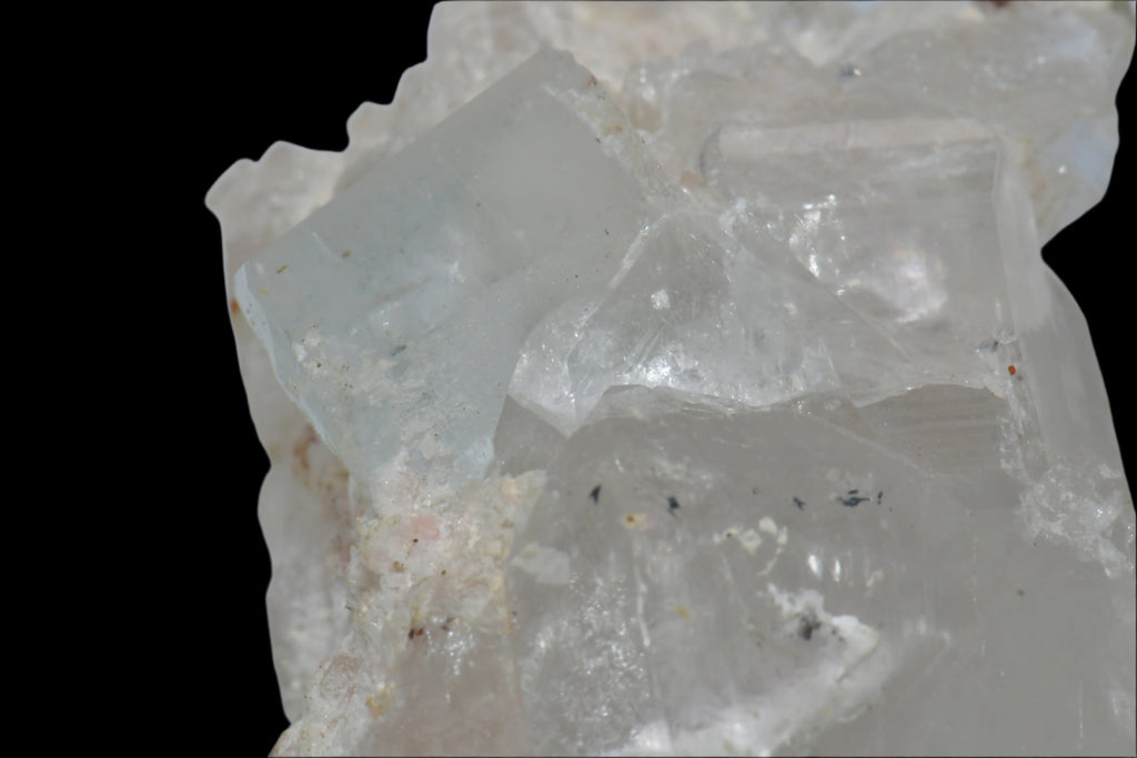 AQUAMARINE (BERYL) ON QUARTZ