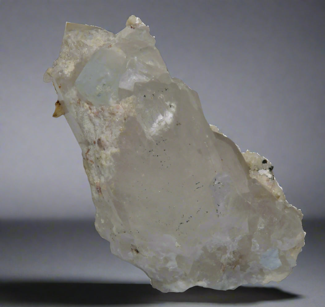 AQUAMARINE (BERYL) ON QUARTZ