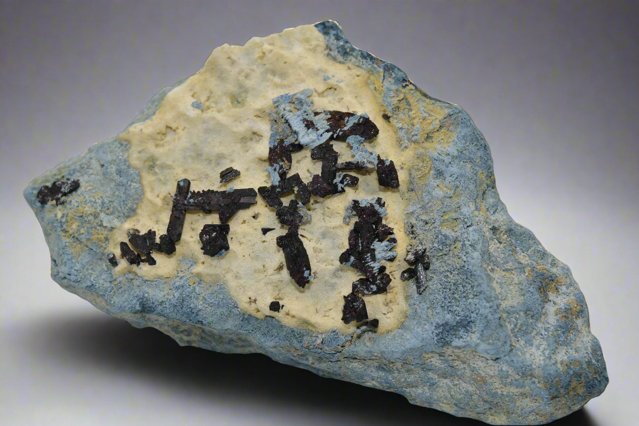 NEPTUNITE (VERY RARE) (large cabinet)