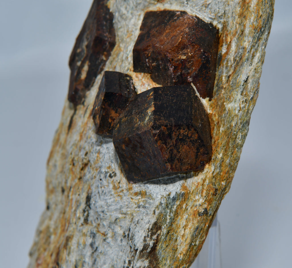 GARNET (SPESSARTINE) (large cabinet, 5 crystals)