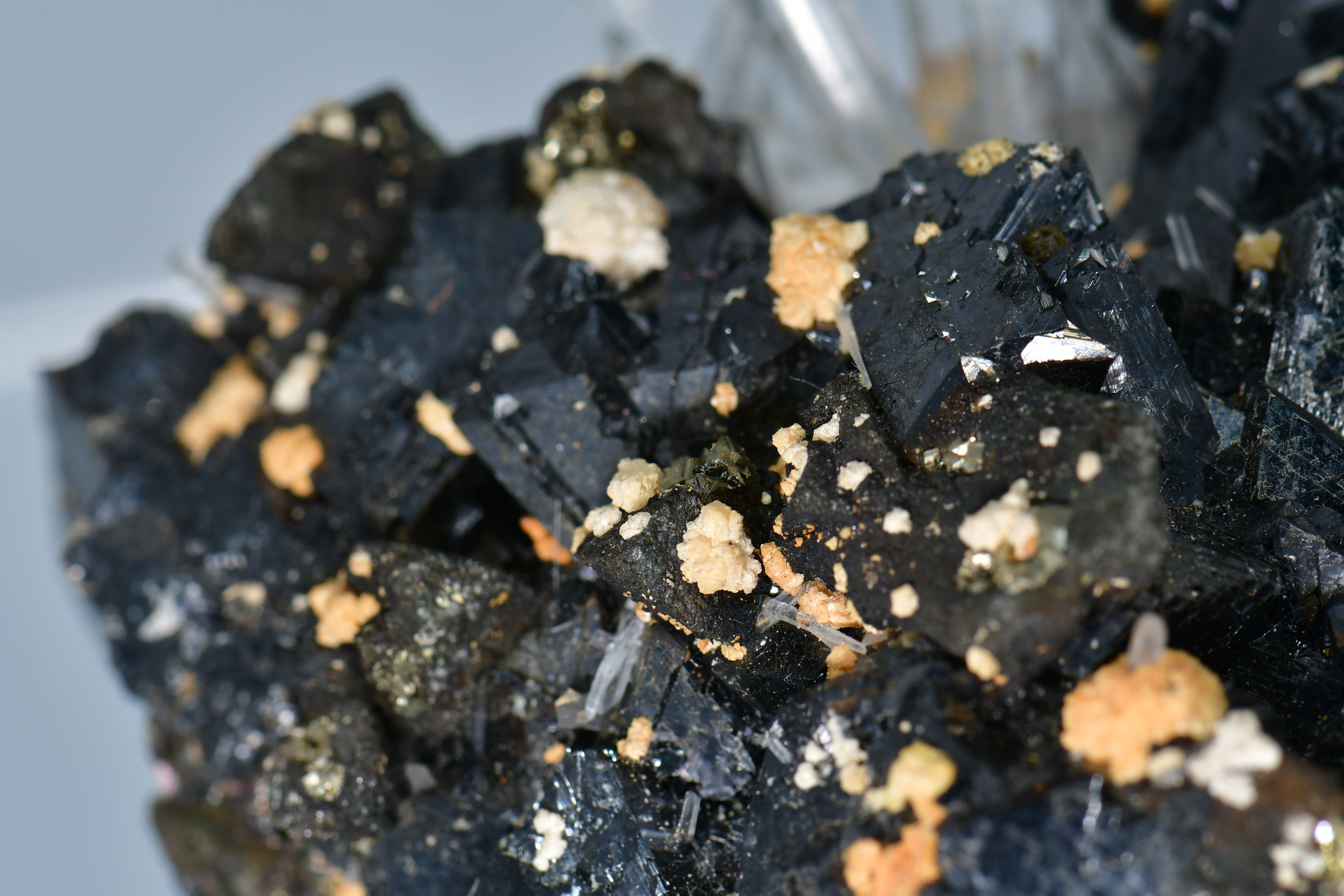 SPHALERITE, CHALCOPYRITE, MANGANO CALCITE, QUARTZ (small cabinet)