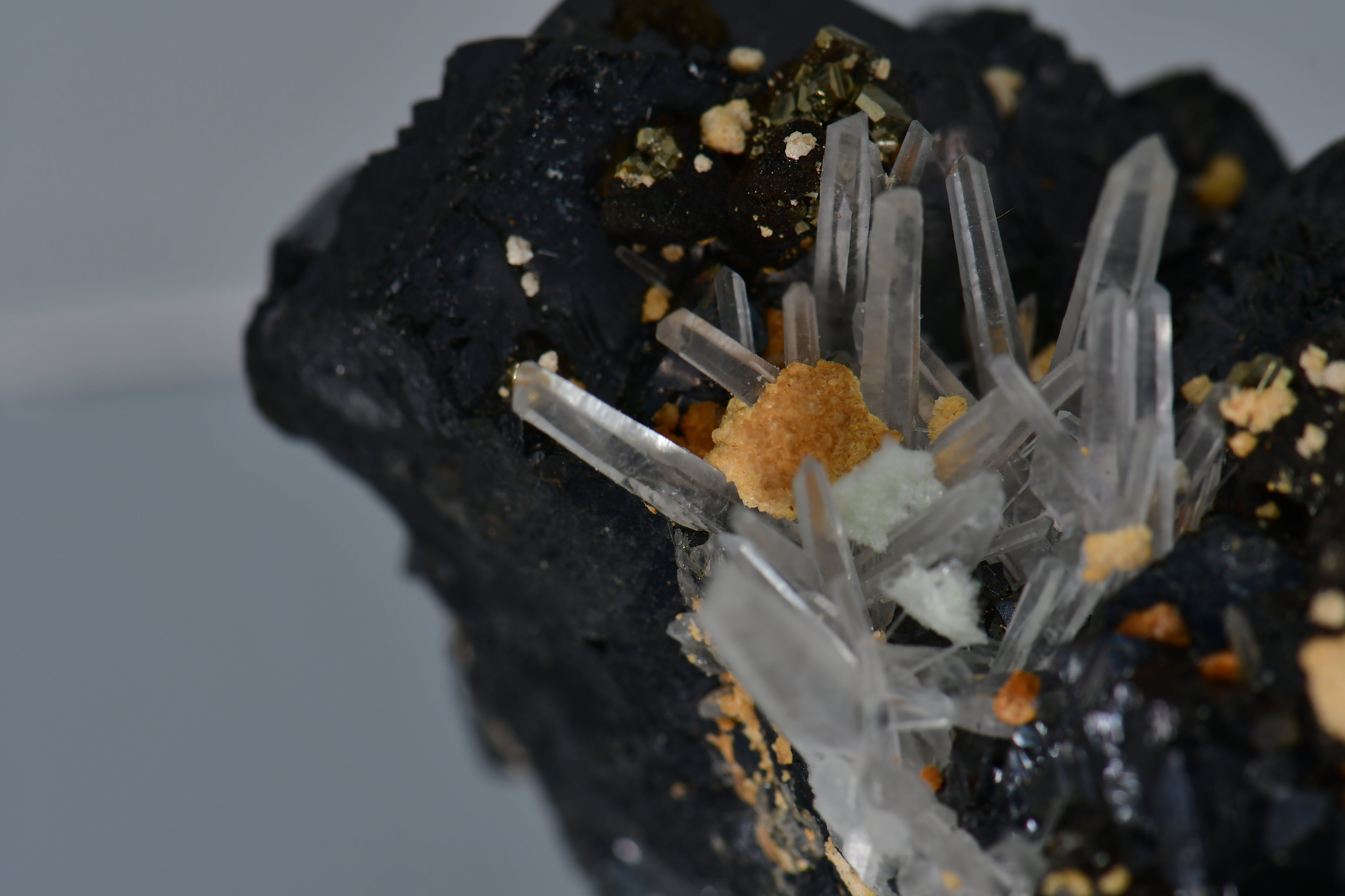 SPHALERITE, CHALCOPYRITE, MANGANO CALCITE, QUARTZ (small cabinet)