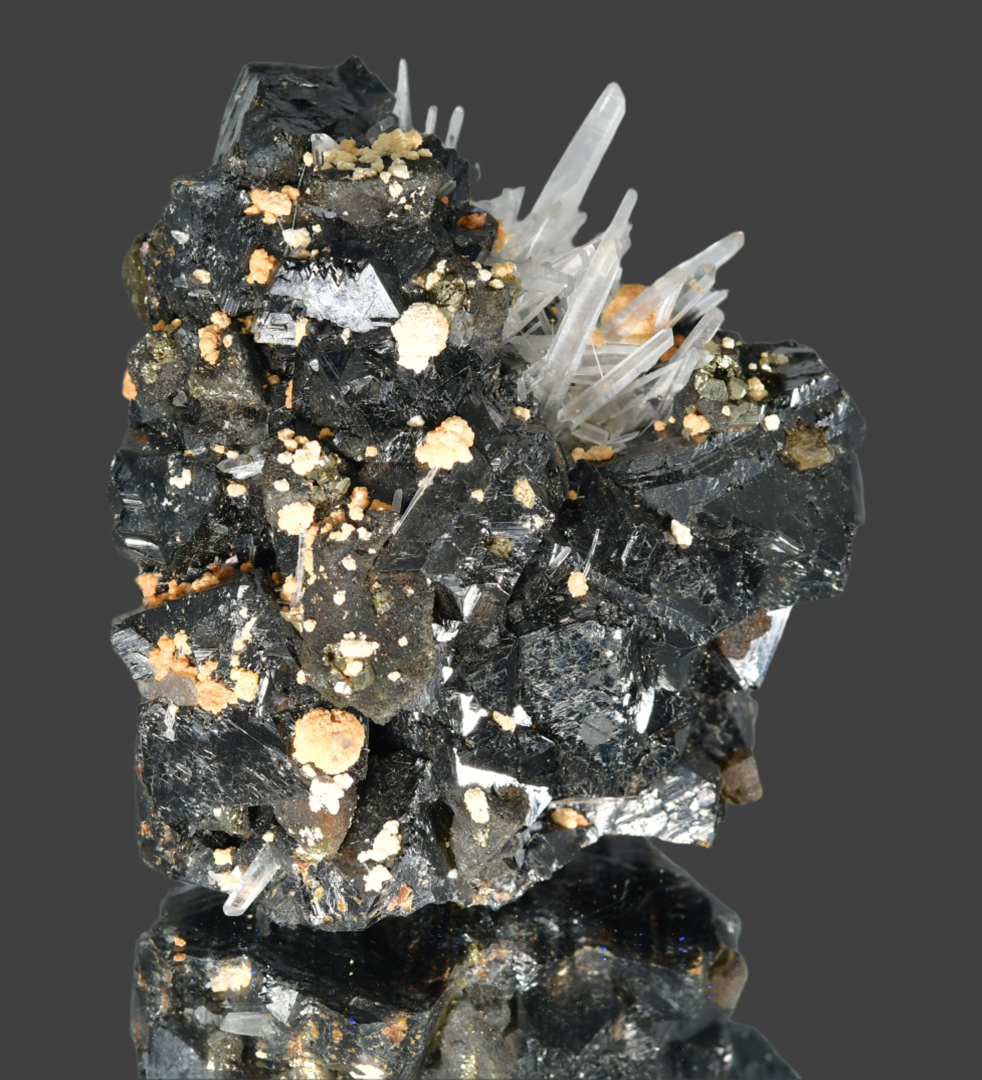 SPHALERITE, CHALCOPYRITE, MANGANO CALCITE, QUARTZ (small cabinet)