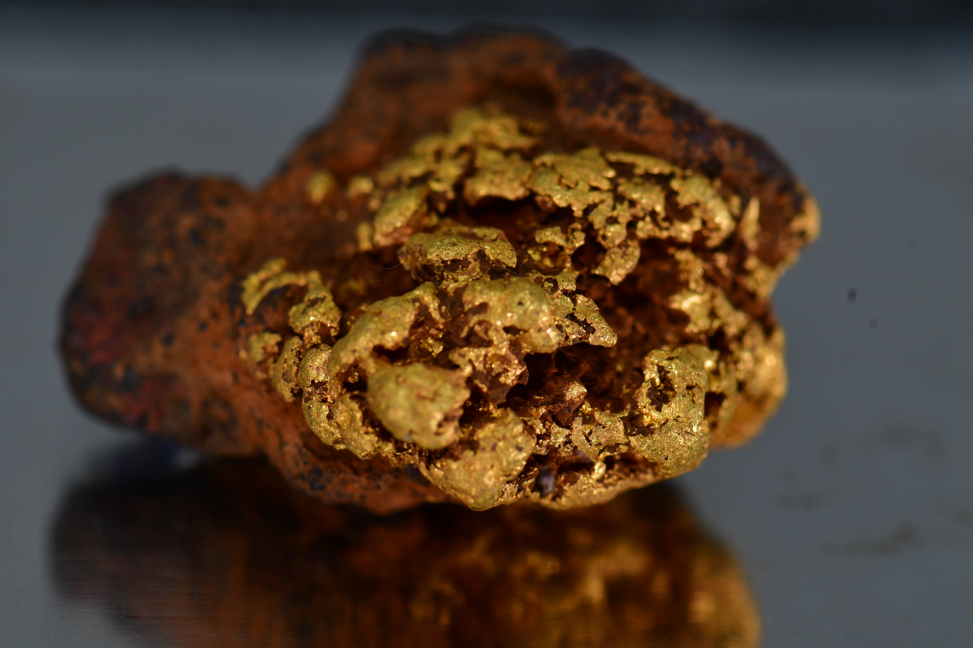 GOLD IN IRONSTONE (miniature)