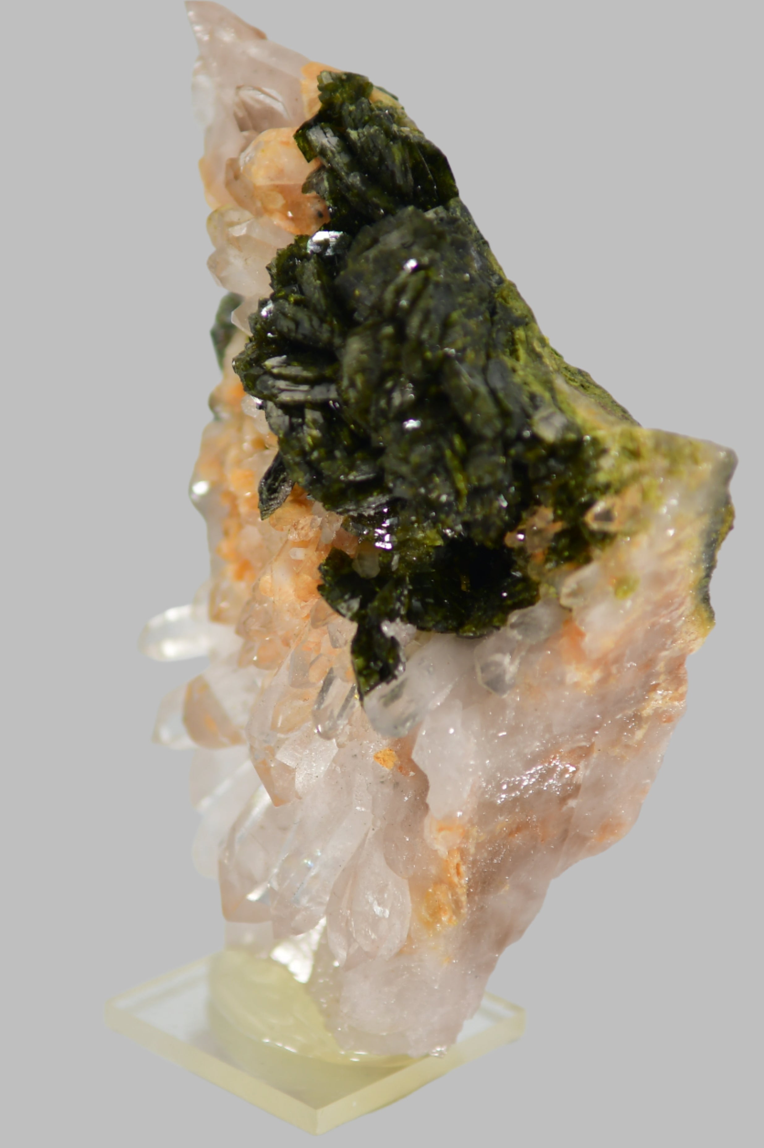 SPHALERITE, QUARTZ, MANGANOCALCITE (small cabinet)
