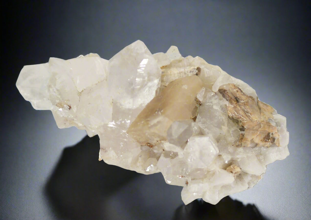 QUARTZ with CALCITE (cabinet)